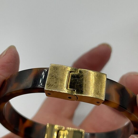 Michael Kors Simulated Tortoise Gold Tone Push Lock Bangle Bracelet 6" - Picture 5 of 7